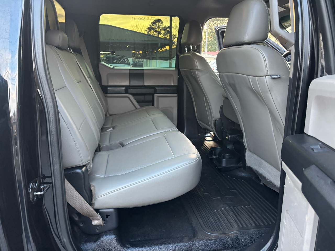 Ford Super Duty F-350 DRW XL 4WD Crew Cab 8' Box 2017