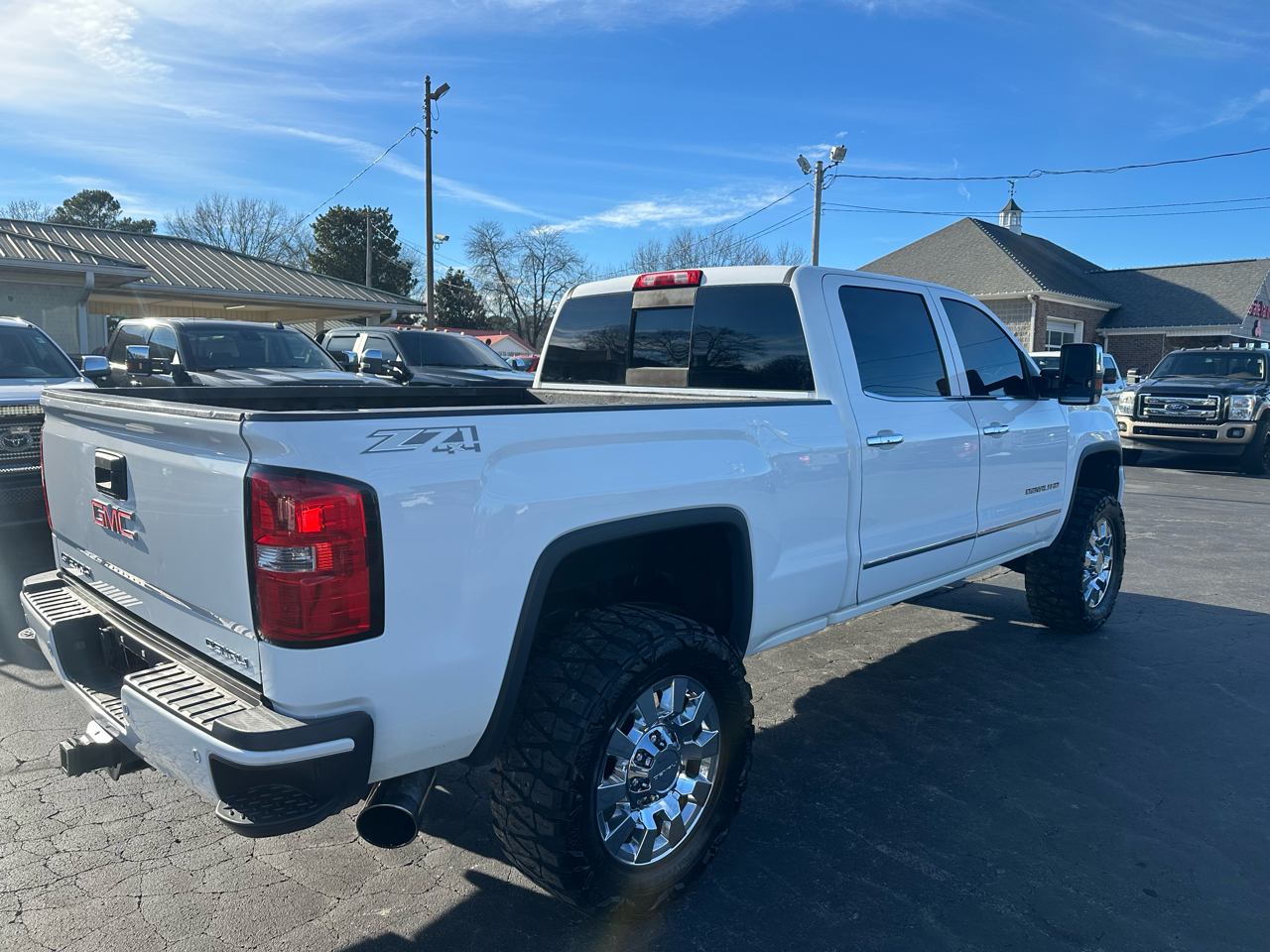 GMC Sierra 2500HD available WiFi 4WD Crew Cab 153.7" Denali 2015
