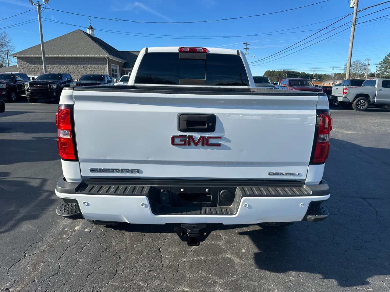 GMC Sierra 2500HD available WiFi 4WD Crew Cab 153.7" Denali 2015