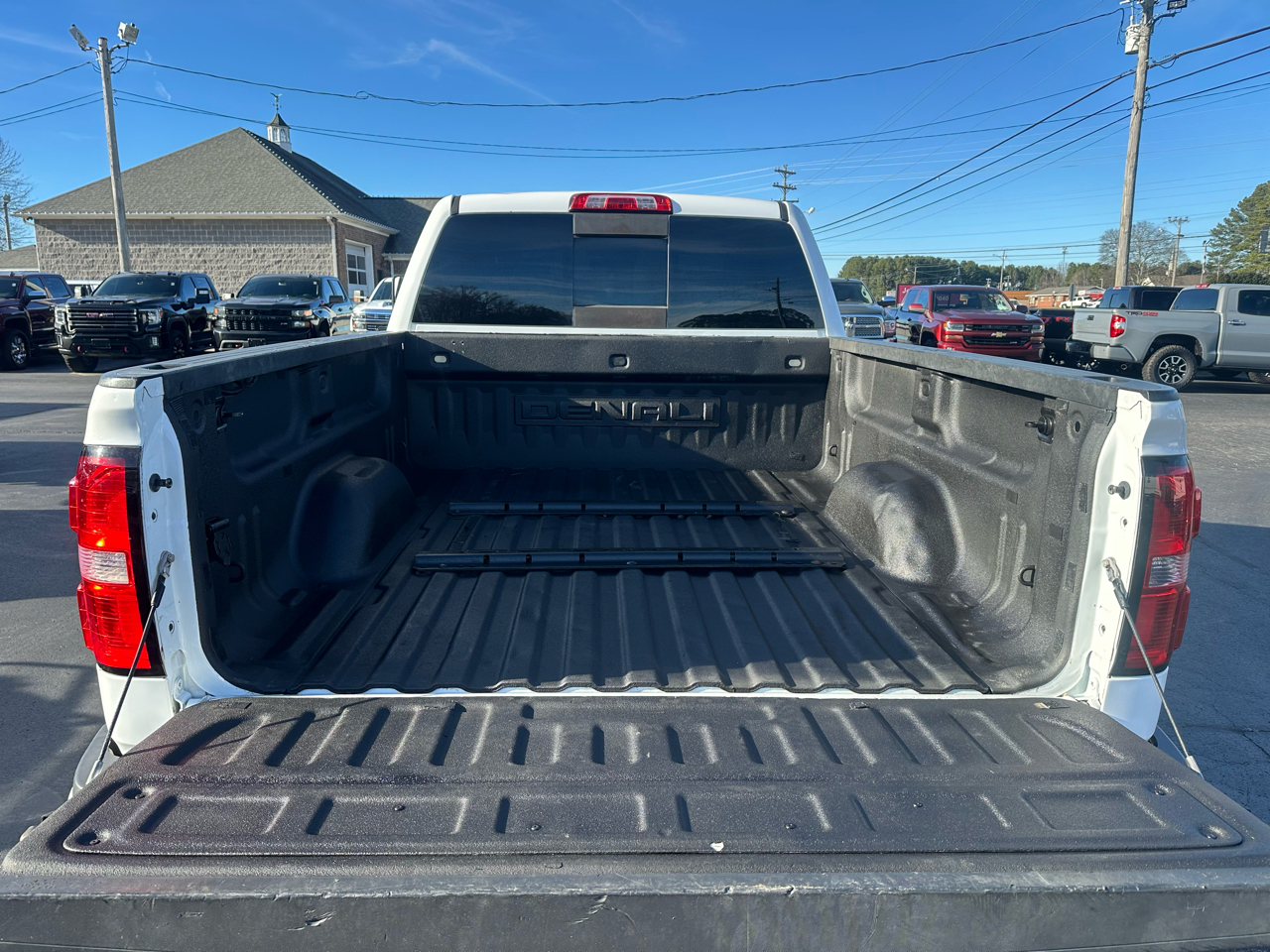 GMC Sierra 2500HD available WiFi 4WD Crew Cab 153.7" Denali 2015