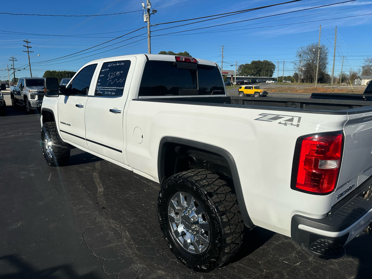 GMC Sierra 2500HD available WiFi 4WD Crew Cab 153.7" Denali 2015