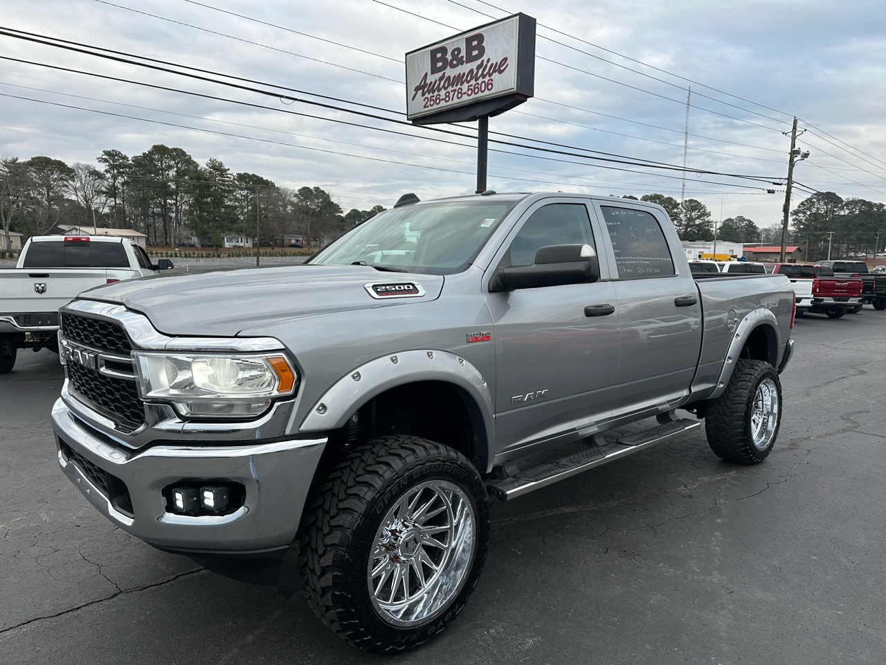 RAM 2500 Tradesman 4x4 Crew Cab 6'4" Box 2020