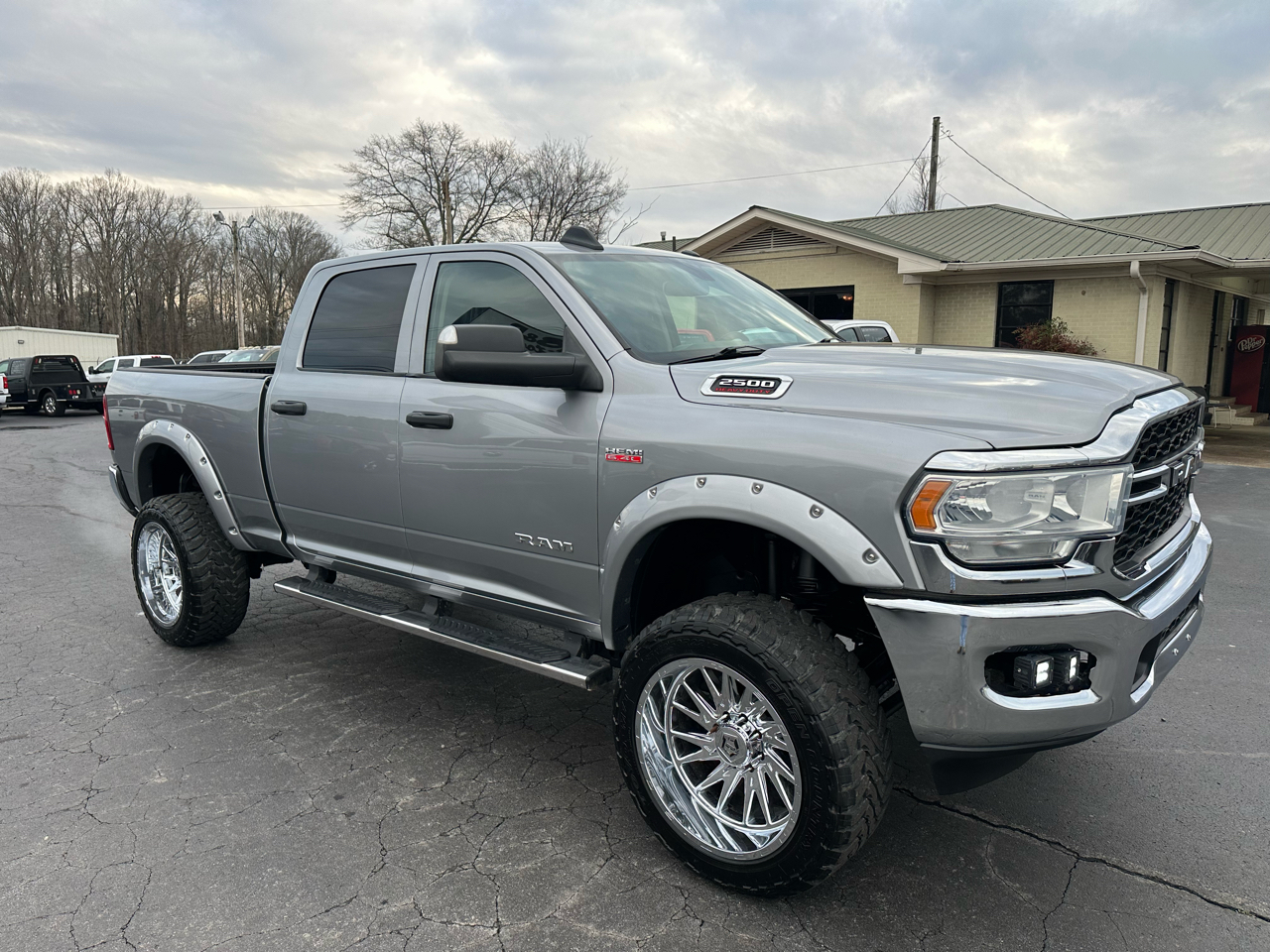 RAM 2500 Tradesman 4x4 Crew Cab 6'4" Box 2020