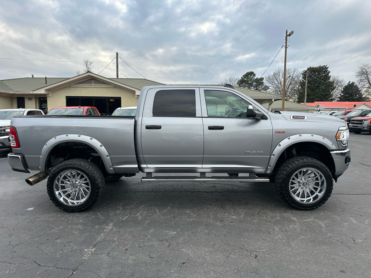 RAM 2500 Tradesman 4x4 Crew Cab 6'4" Box 2020