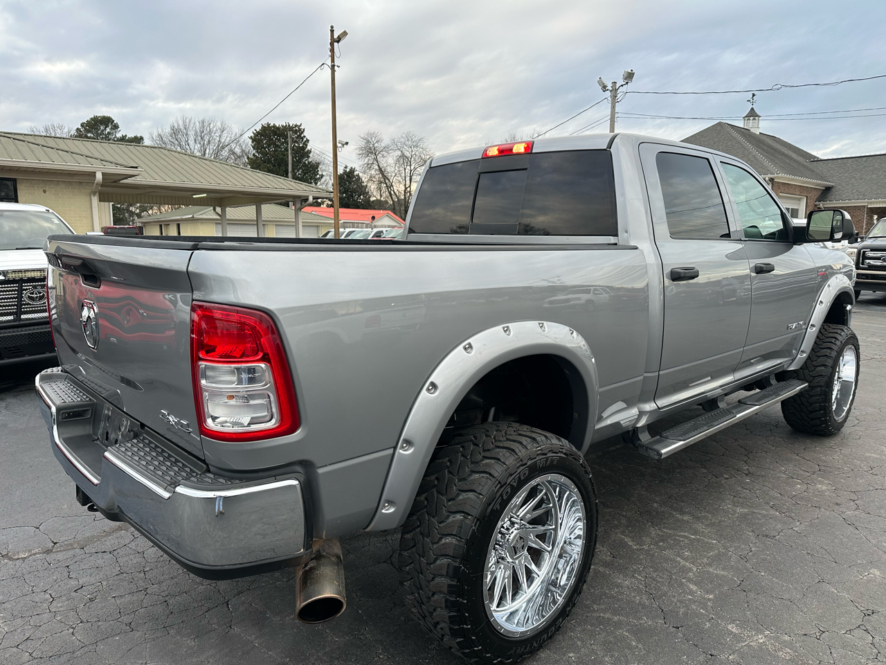 RAM 2500 Tradesman 4x4 Crew Cab 6'4" Box 2020