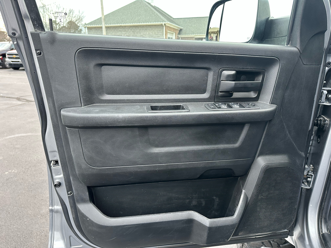 RAM 2500 Tradesman 4x4 Crew Cab 6'4" Box 2020