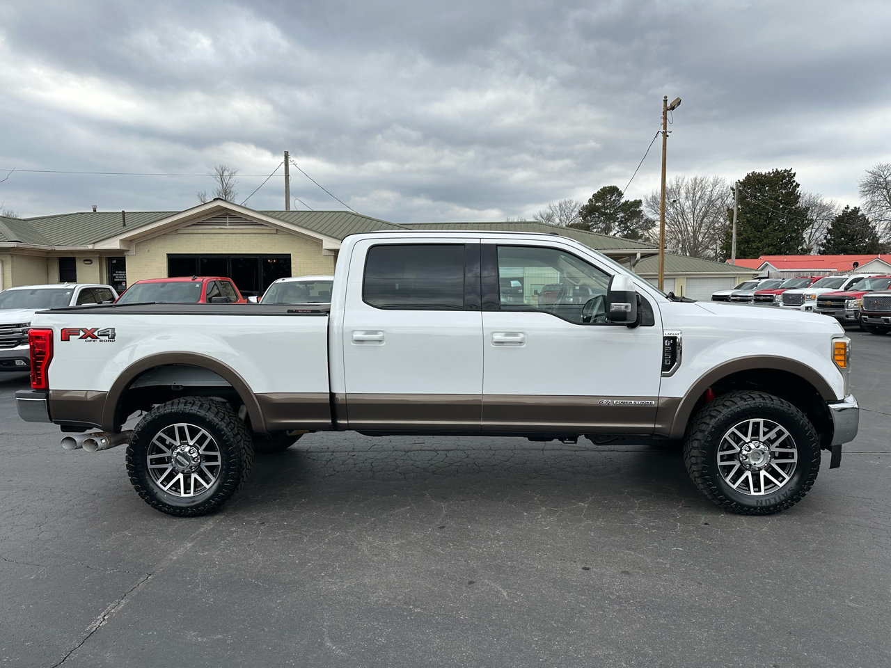 Ford Super Duty F-250 SRW Lariat 4WD Crew Cab 6.75' Box 2017