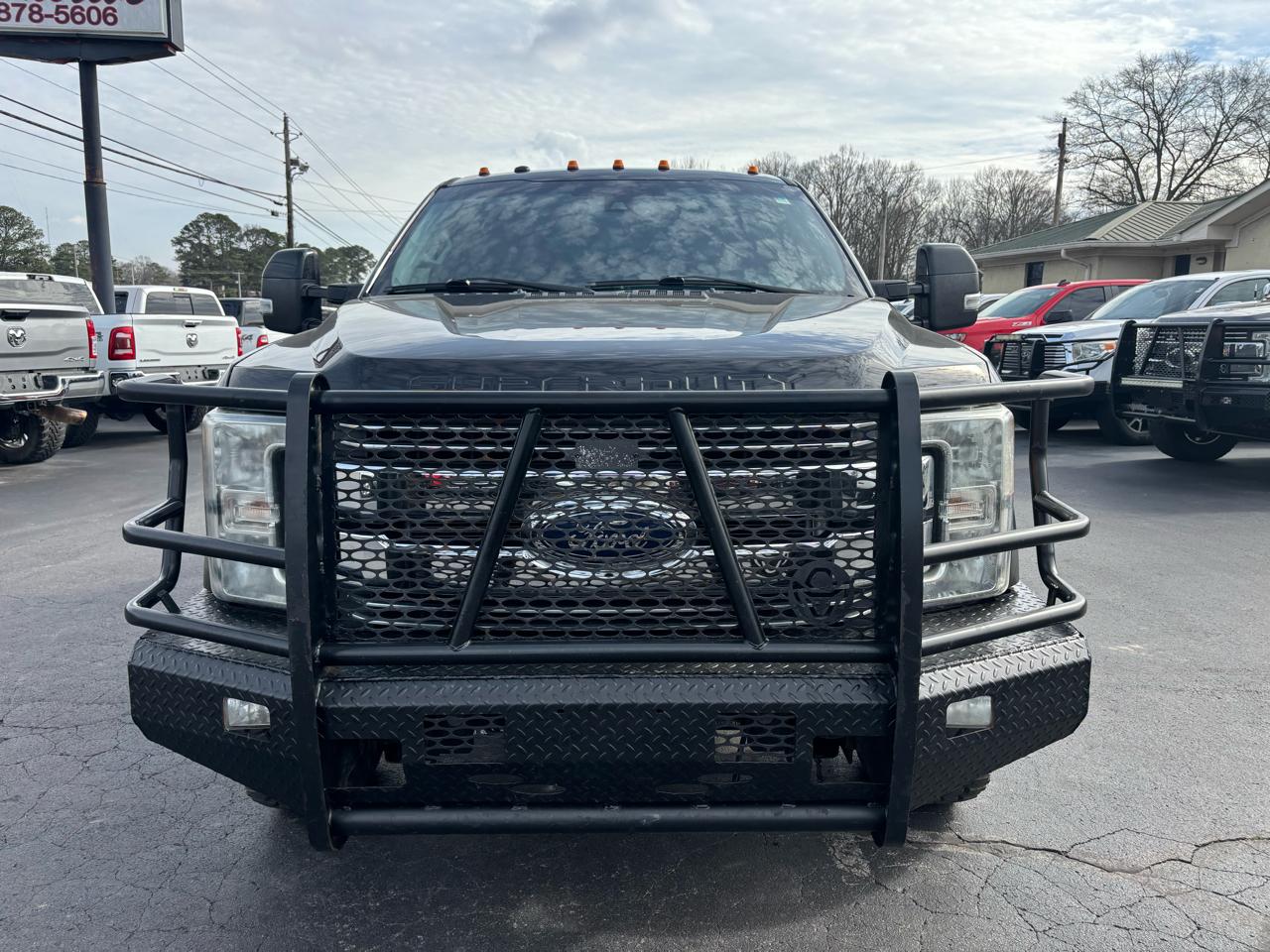 Ford Super Duty F-350 DRW Lariat 4WD Crew Cab 8' Box 2017