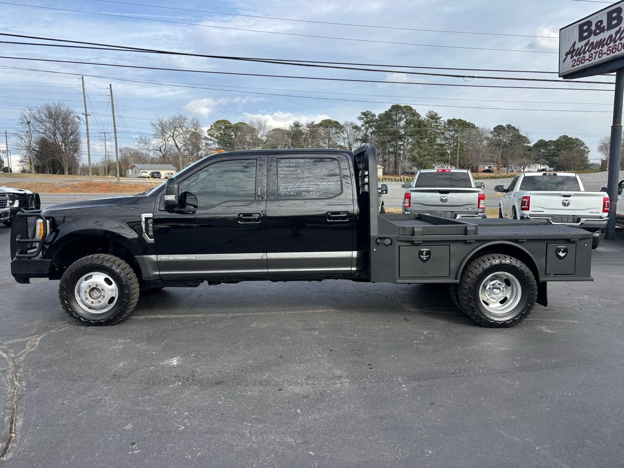 Ford Super Duty F-350 DRW Lariat 4WD Crew Cab 8' Box 2017