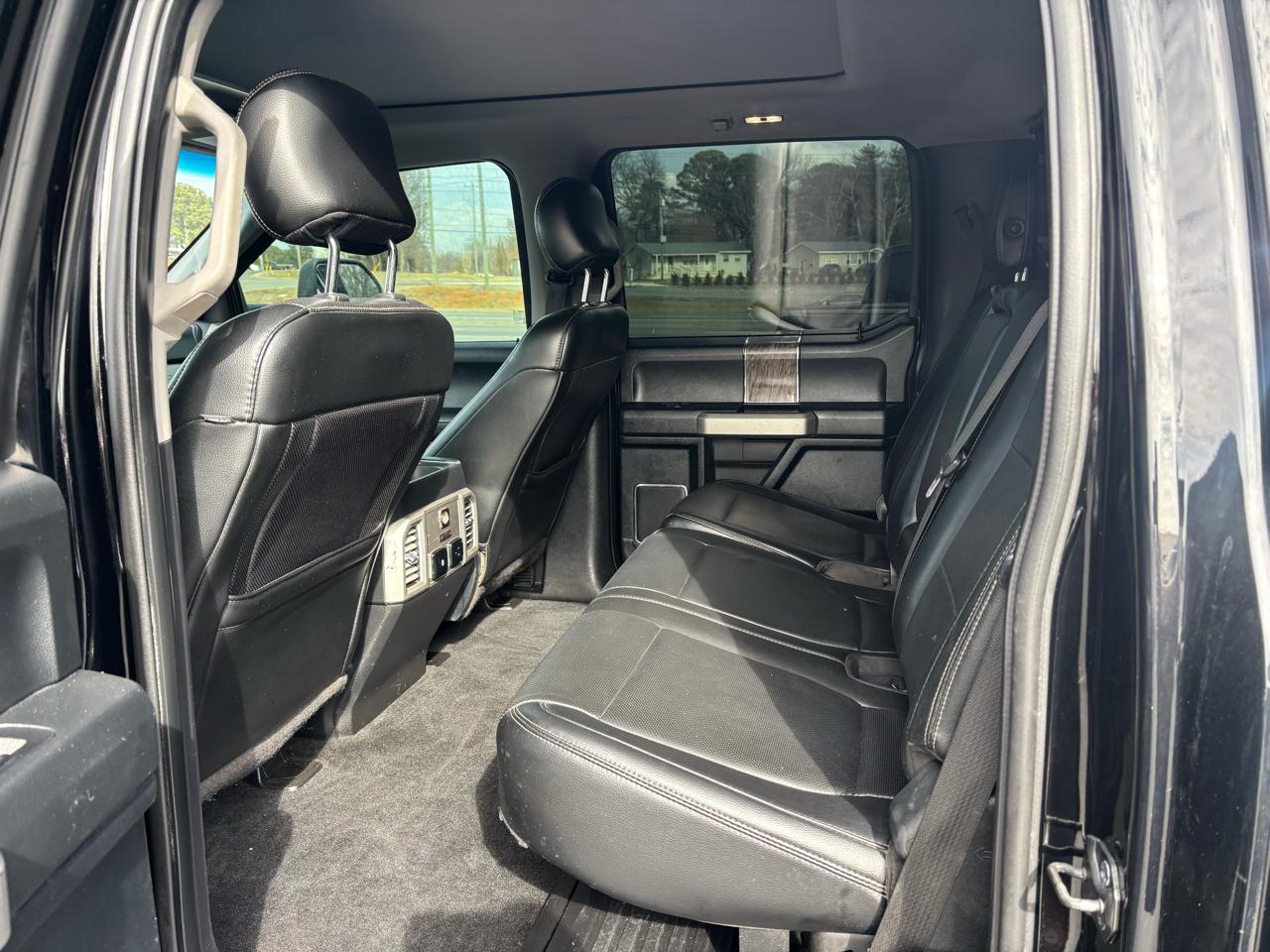 Ford Super Duty F-350 DRW Lariat 4WD Crew Cab 8' Box 2017