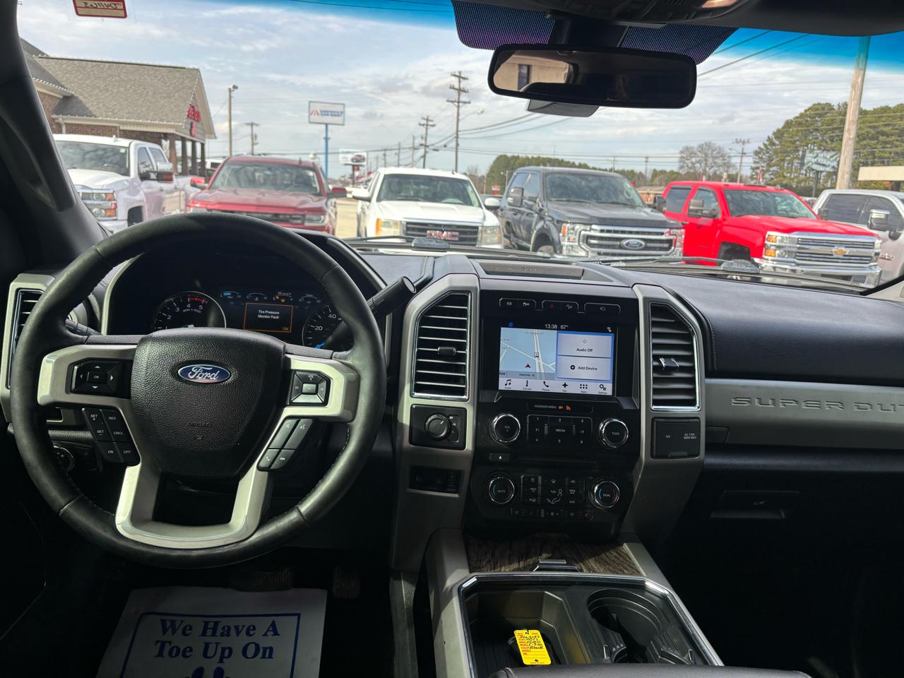 Ford Super Duty F-350 DRW Lariat 4WD Crew Cab 8' Box 2017