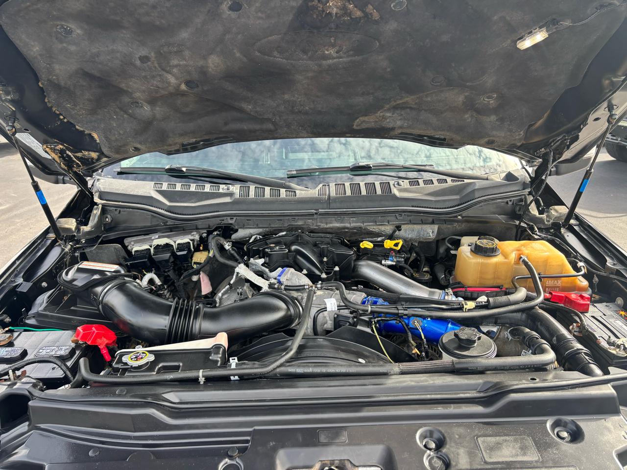 Ford Super Duty F-350 DRW Lariat 4WD Crew Cab 8' Box 2017