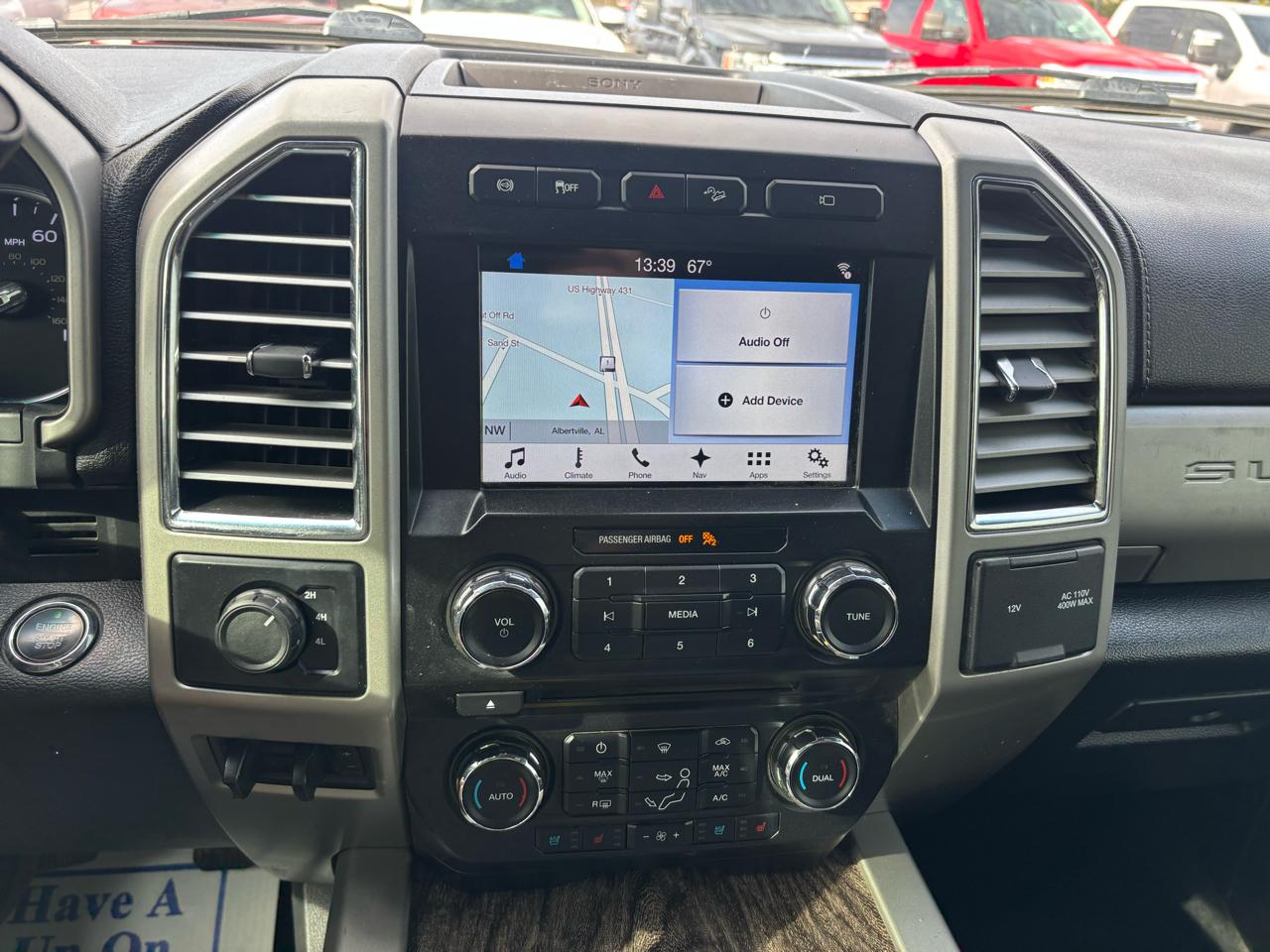 Ford Super Duty F-350 DRW Lariat 4WD Crew Cab 8' Box 2017