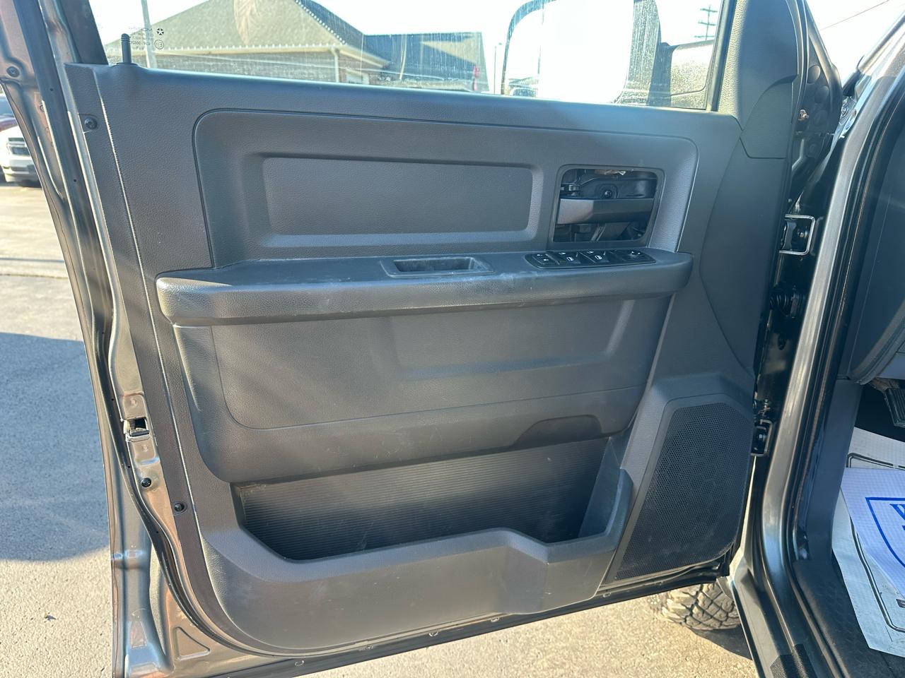 RAM 3500 4WD Crew Cab 169" ST 2011