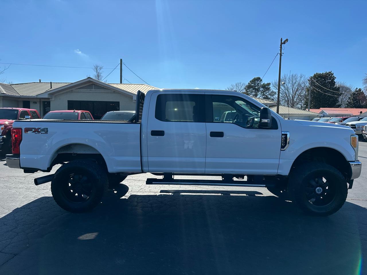 Ford Super Duty F-250 SRW XLT 4WD Crew Cab 6.75' Box 2017