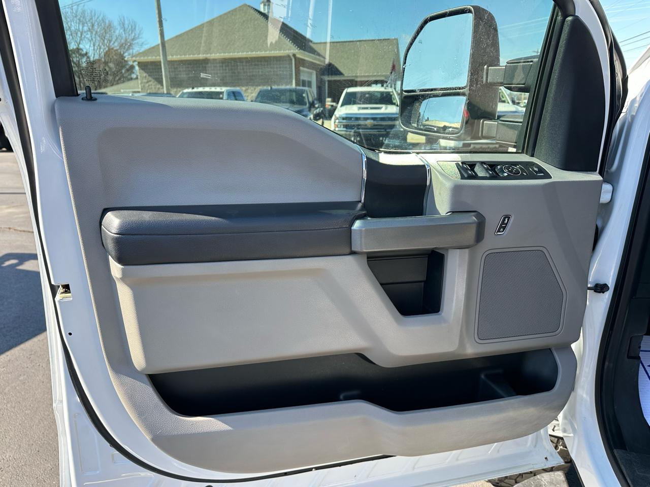 Ford Super Duty F-250 SRW XLT 4WD Crew Cab 6.75' Box 2017