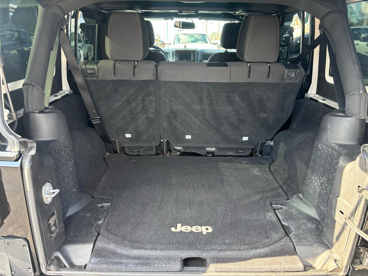 Jeep Wrangler Unlimited 4WD 4dr Sahara 2016