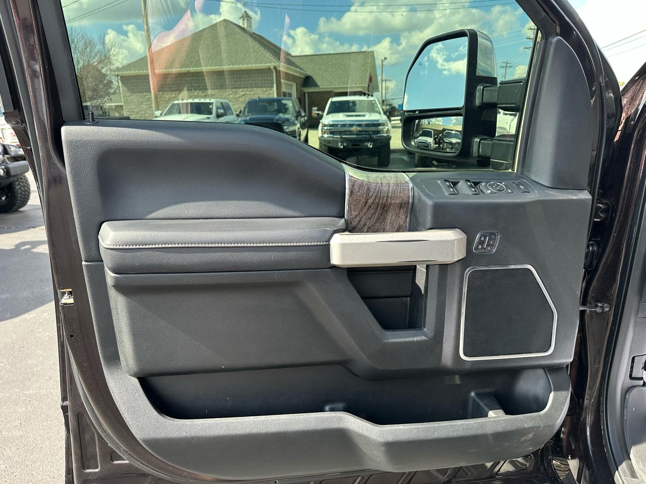 Ford Super Duty F-250 SRW Lariat 4WD Crew Cab 6.75' Box 2019