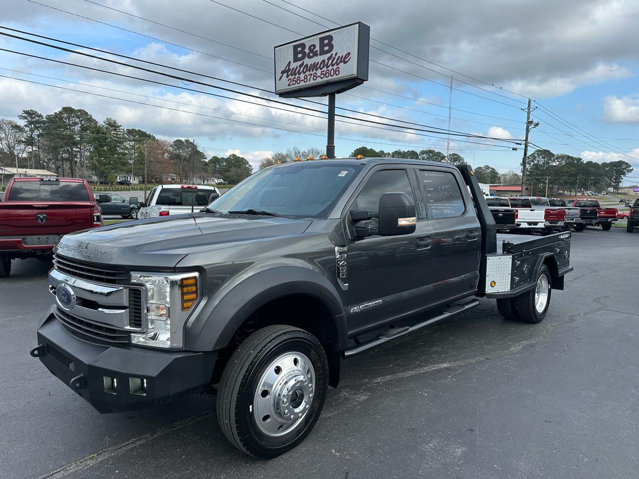 Ford Super Duty F-450 DRW XLT 4WD Crew Cab 179" WB 60" CA 2019