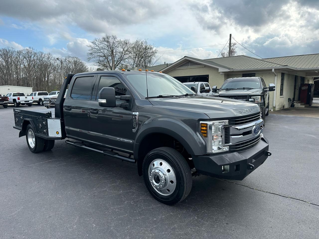 Ford Super Duty F-450 DRW XLT 4WD Crew Cab 179" WB 60" CA 2019