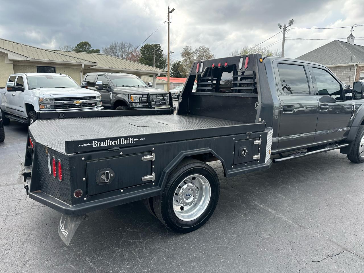 Ford Super Duty F-450 DRW XLT 4WD Crew Cab 179" WB 60" CA 2019