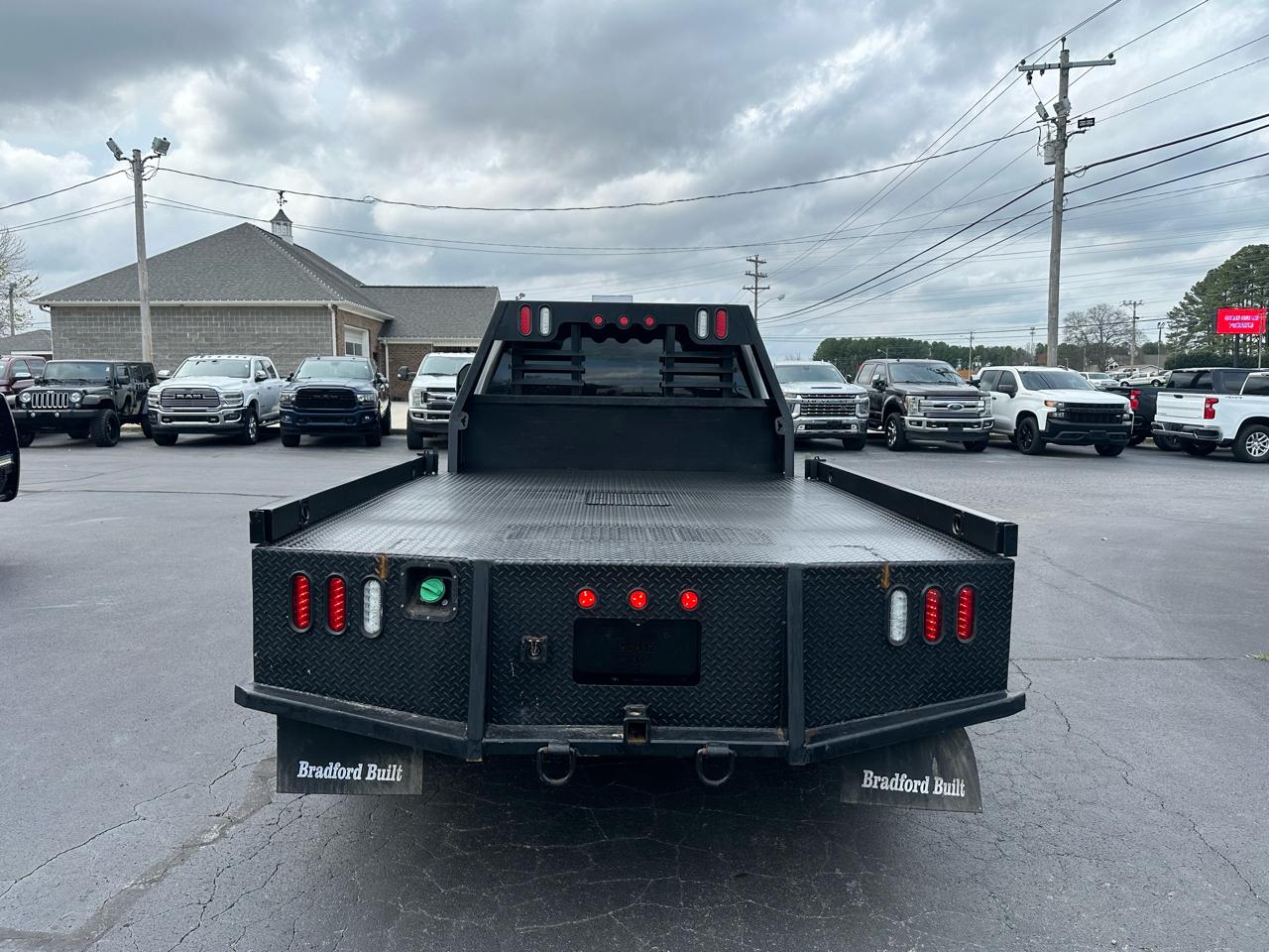 Ford Super Duty F-450 DRW XLT 4WD Crew Cab 179" WB 60" CA 2019