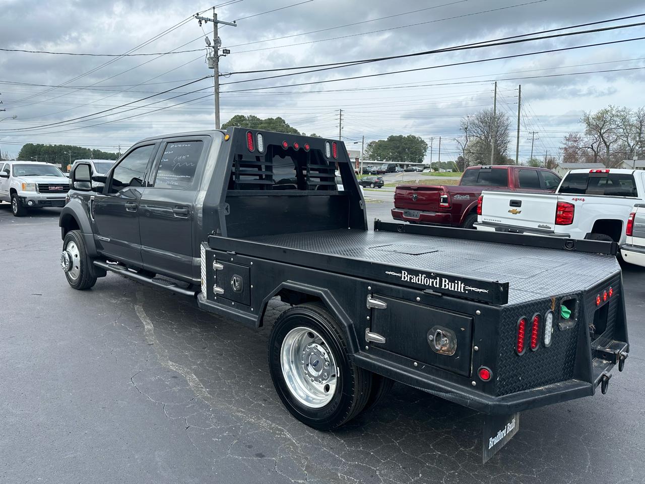 Ford Super Duty F-450 DRW XLT 4WD Crew Cab 179" WB 60" CA 2019