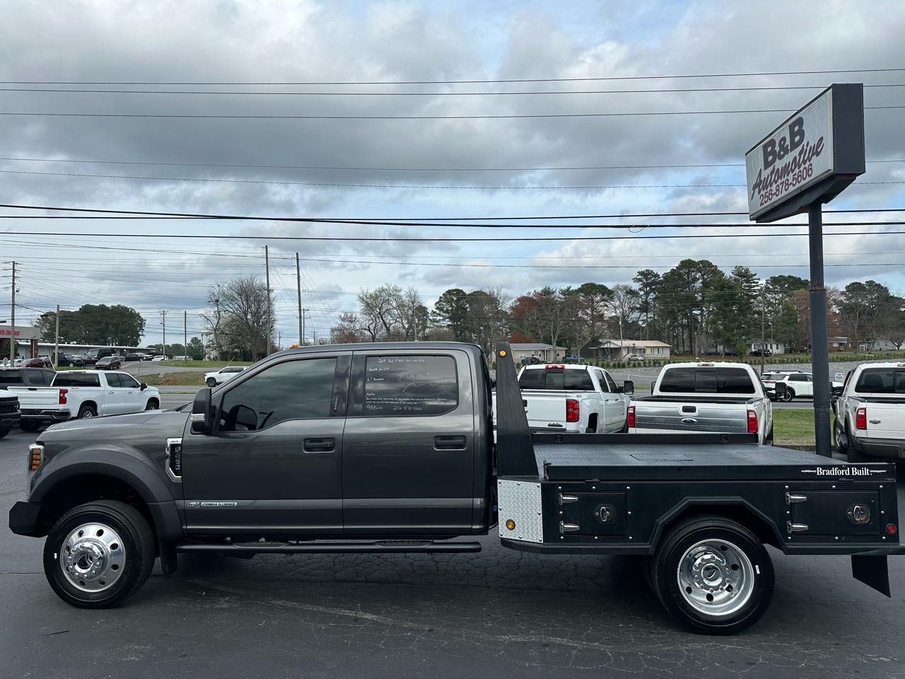 Ford Super Duty F-450 DRW XLT 4WD Crew Cab 179" WB 60" CA 2019