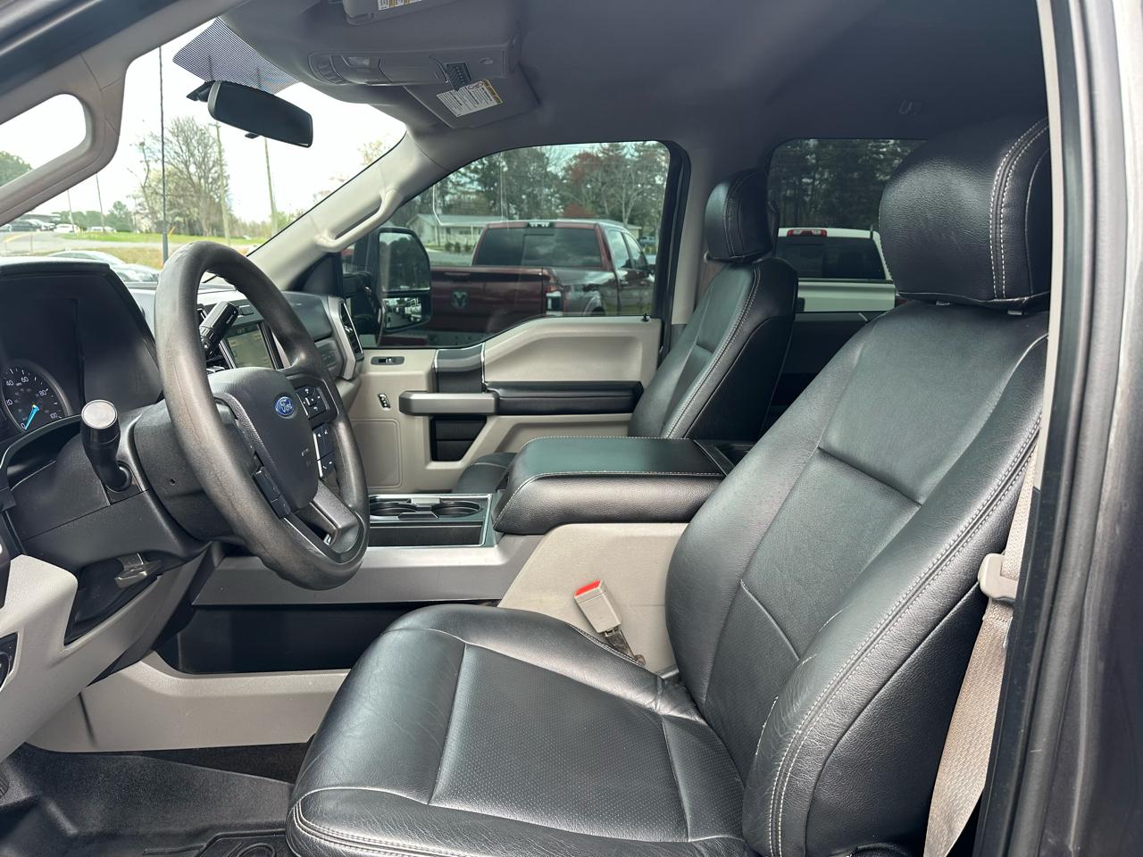 Ford Super Duty F-450 DRW XLT 4WD Crew Cab 179" WB 60" CA 2019