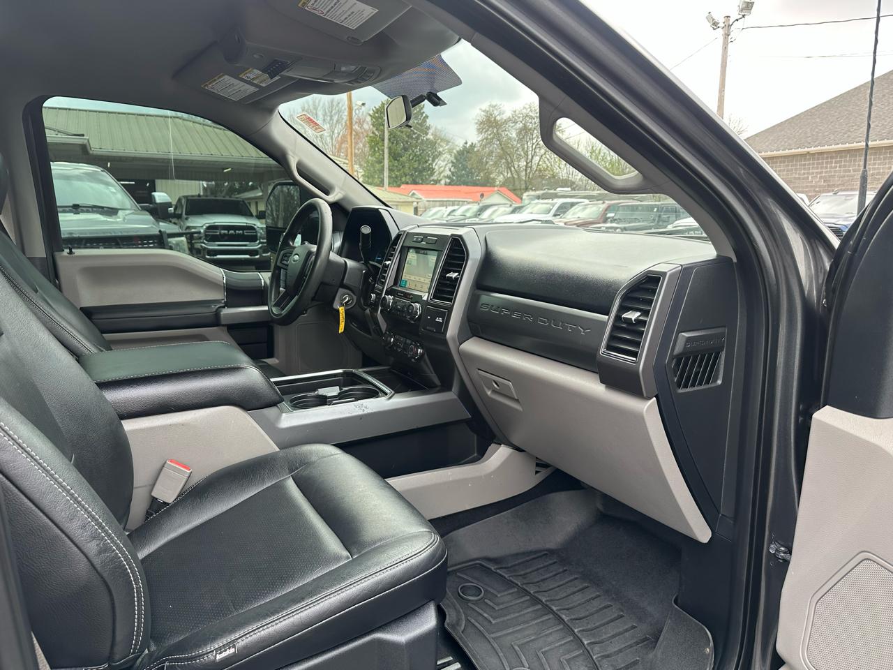Ford Super Duty F-450 DRW XLT 4WD Crew Cab 179" WB 60" CA 2019