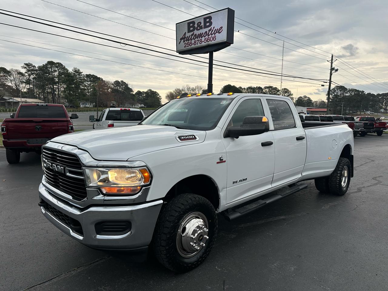 RAM 3500 Tradesman 4x4 Crew Cab 8' Box 2020