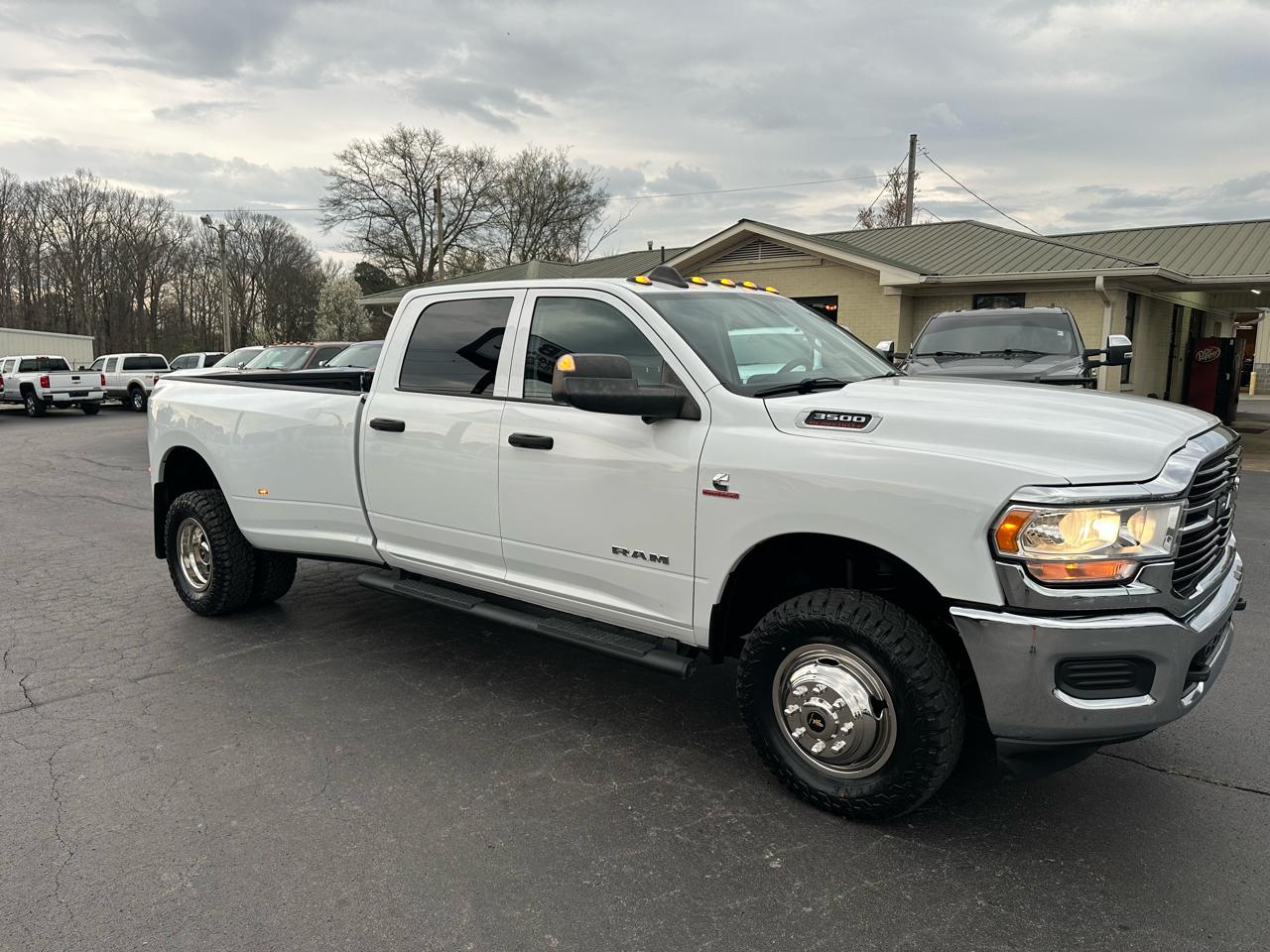 RAM 3500 Tradesman 4x4 Crew Cab 8' Box 2020