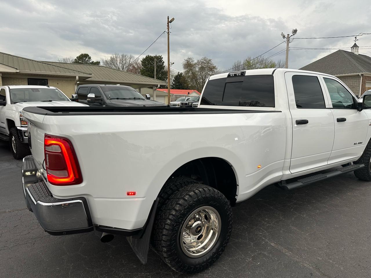 RAM 3500 Tradesman 4x4 Crew Cab 8' Box 2020