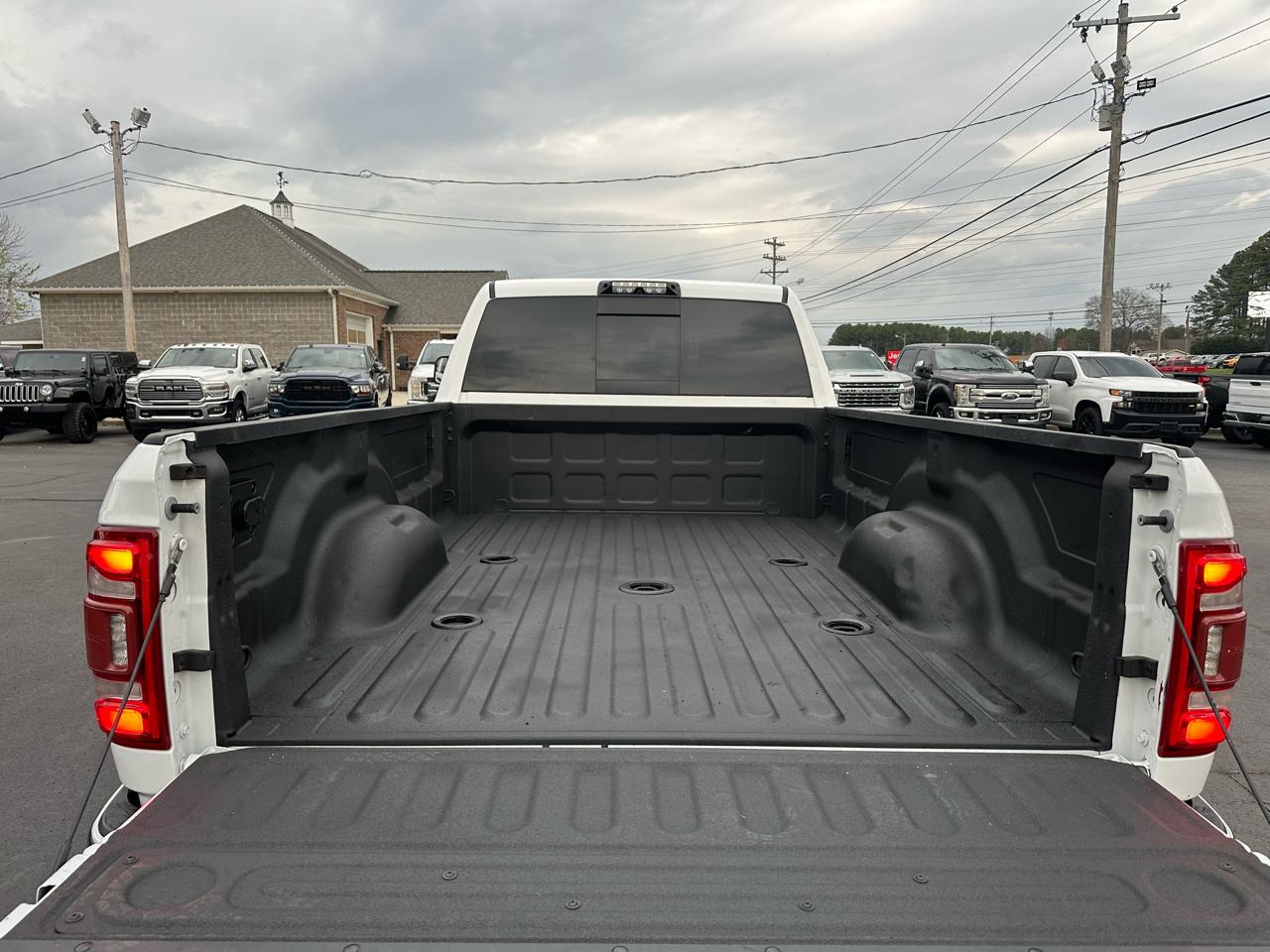 RAM 3500 Tradesman 4x4 Crew Cab 8' Box 2020