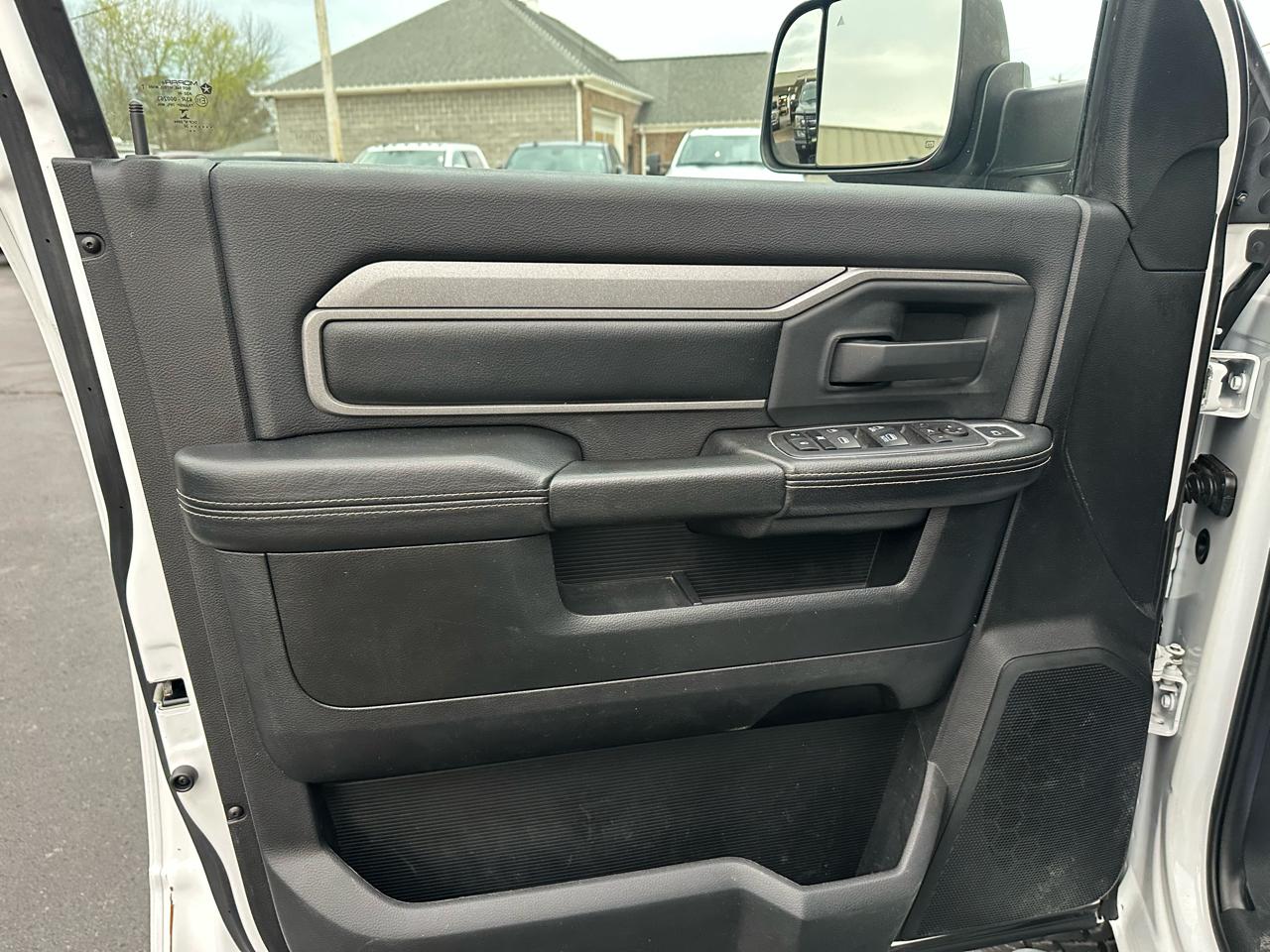 RAM 3500 Tradesman 4x4 Crew Cab 8' Box 2020