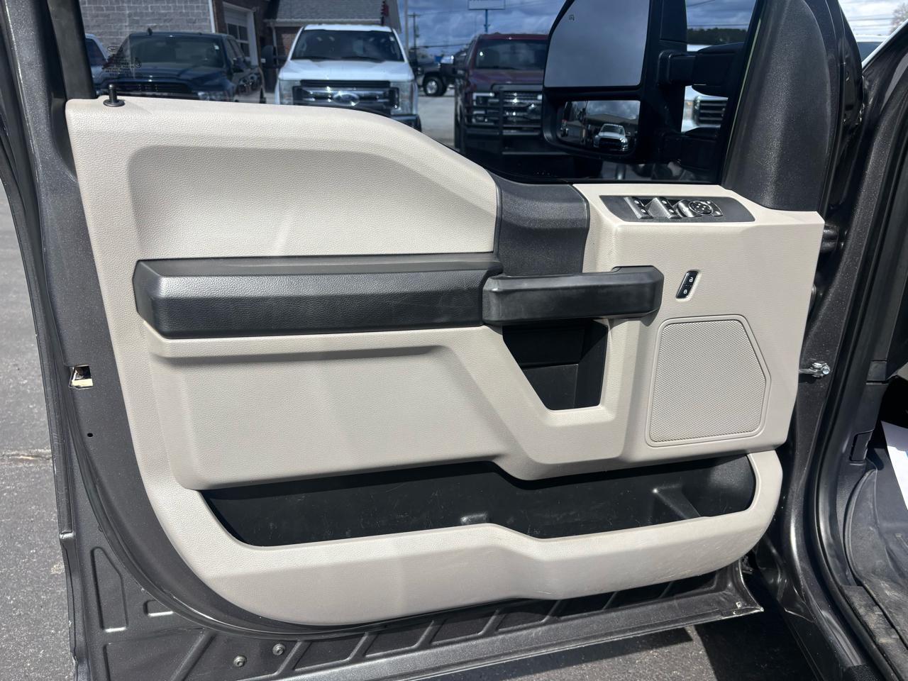 Ford Super Duty F-250 SRW XL 4WD Crew Cab 6.75' Box 2017