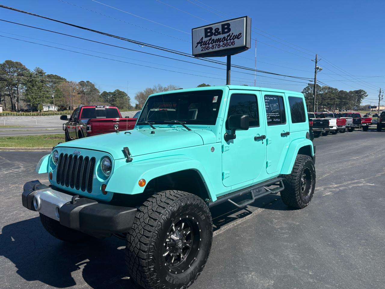 Jeep Wrangler Unlimited 4WD 4dr Sahara 2012