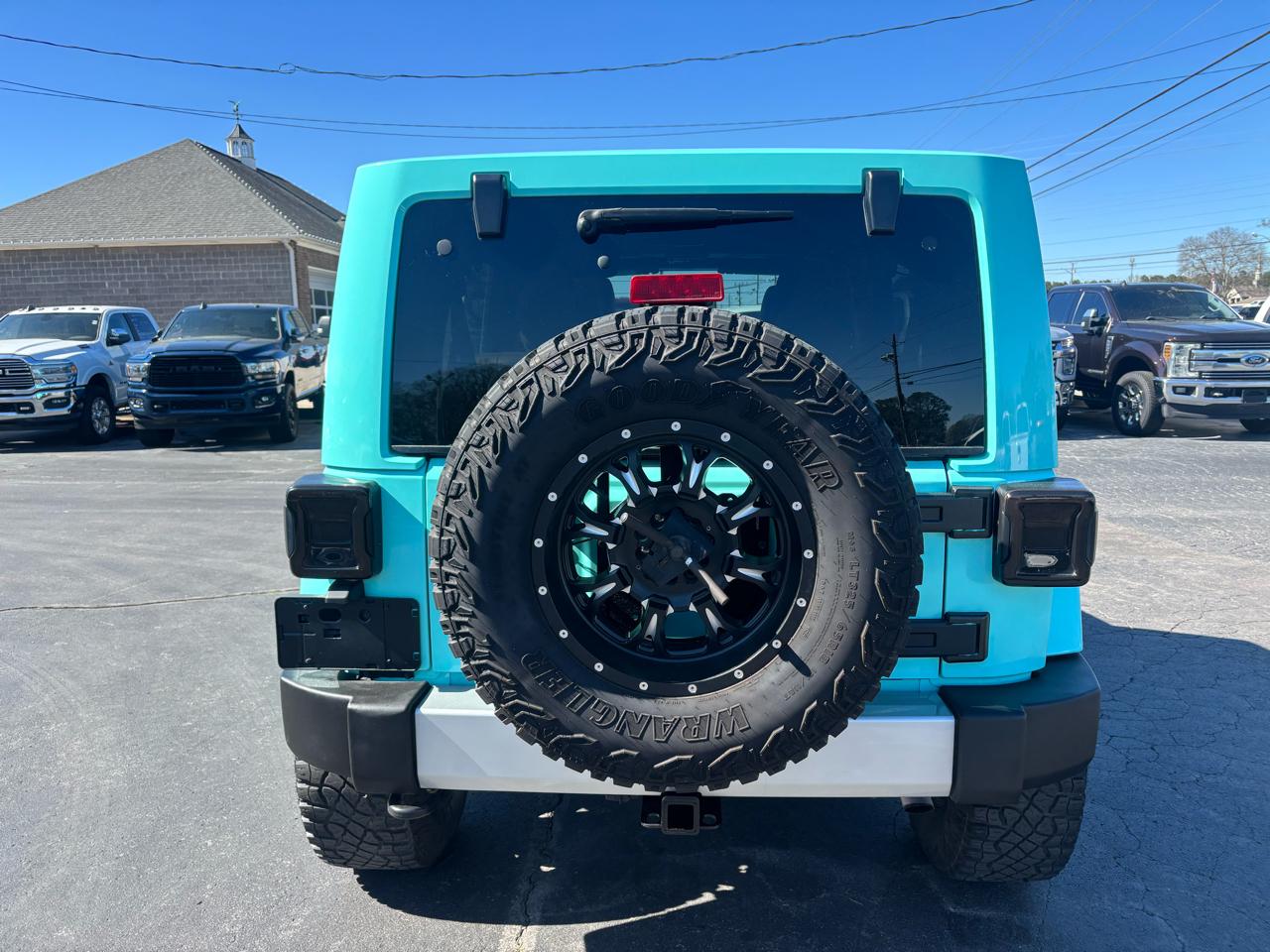 Jeep Wrangler Unlimited 4WD 4dr Sahara 2012