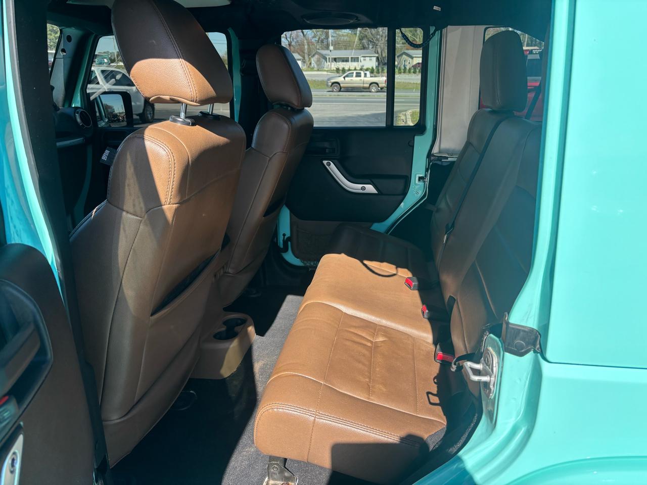 Jeep Wrangler Unlimited 4WD 4dr Sahara 2012