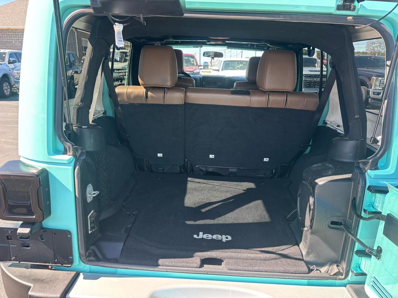 Jeep Wrangler Unlimited 4WD 4dr Sahara 2012