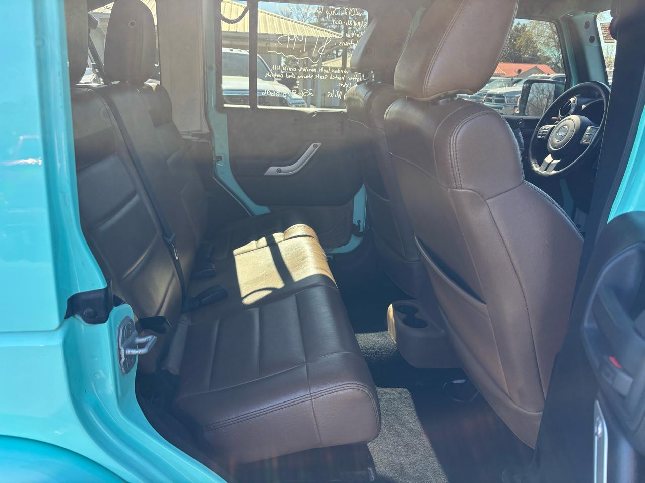 Jeep Wrangler Unlimited 4WD 4dr Sahara 2012