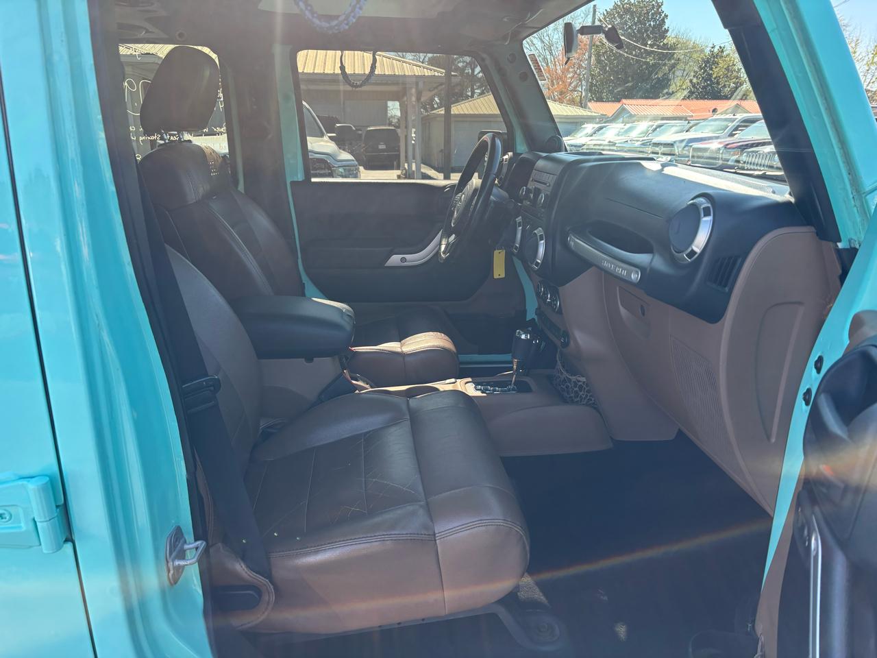 Jeep Wrangler Unlimited 4WD 4dr Sahara 2012