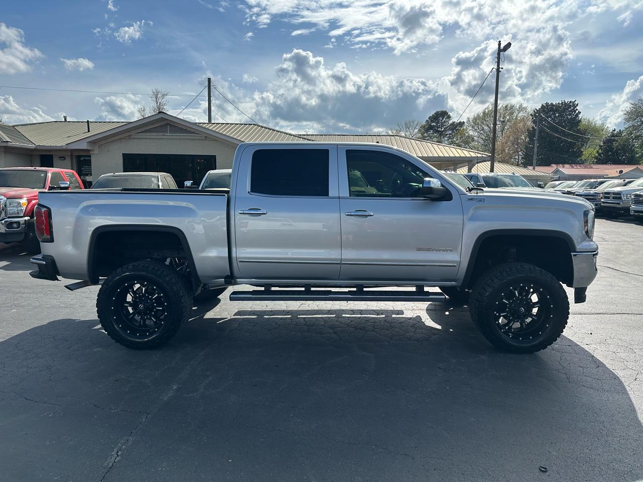 GMC Sierra 1500 4WD Crew Cab 143.5" SLT 2017