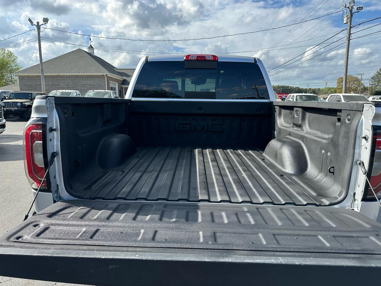 GMC Sierra 1500 4WD Crew Cab 143.5" SLT 2017