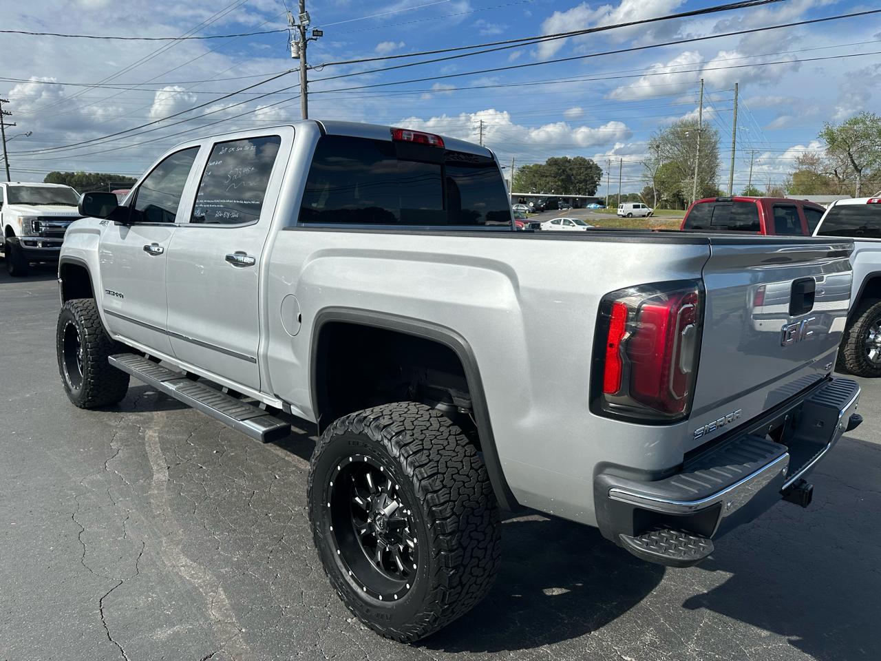 GMC Sierra 1500 4WD Crew Cab 143.5" SLT 2017