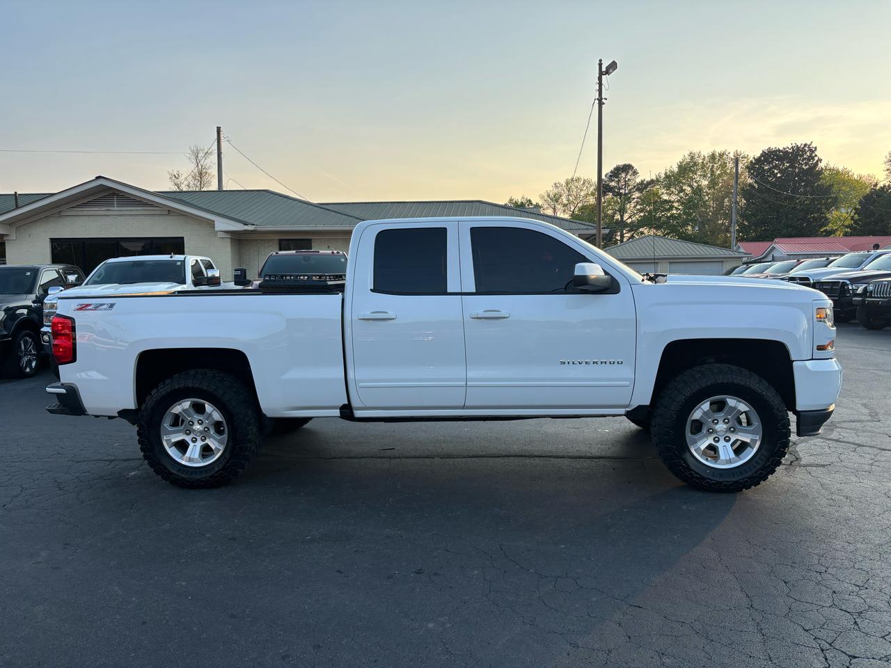 Chevrolet Silverado 1500 4WD Double Cab 143.5" LT w/2LT 2016