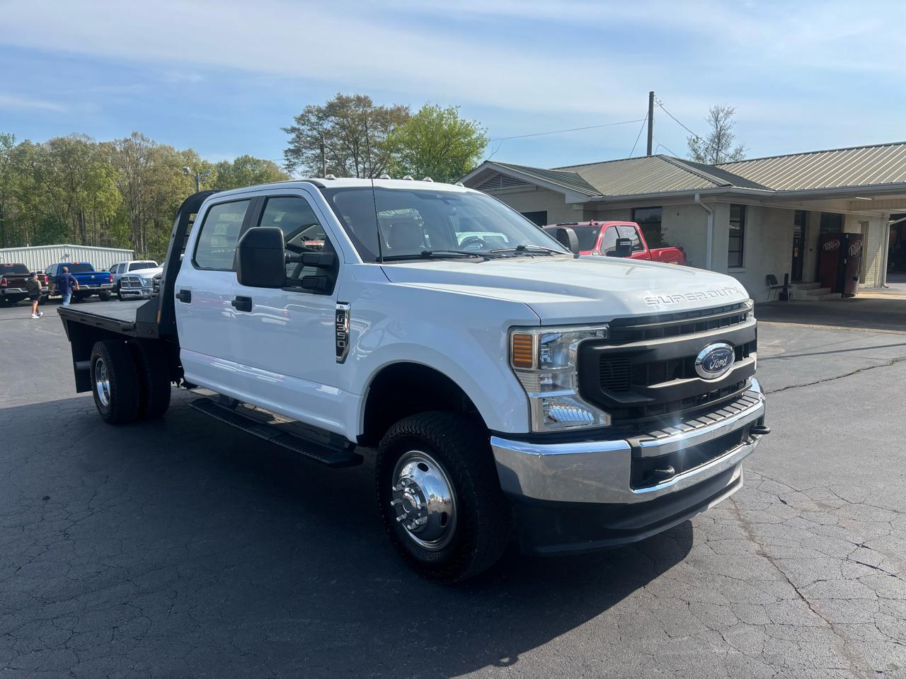 Ford Super Duty F-350 DRW XL 4WD Crew Cab 179" WB 60" CA 2021