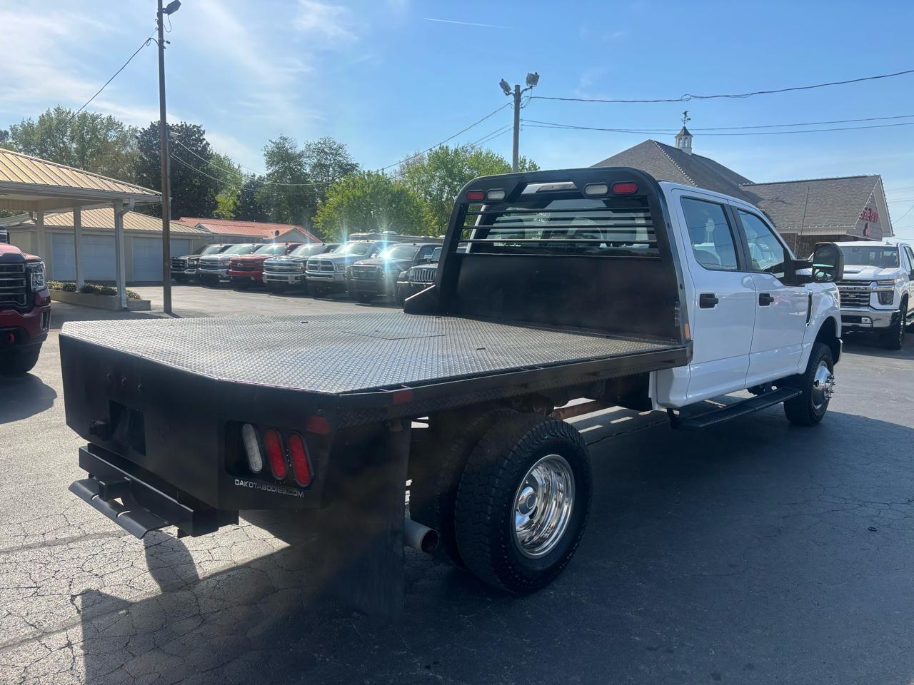 Ford Super Duty F-350 DRW XL 4WD Crew Cab 179" WB 60" CA 2021