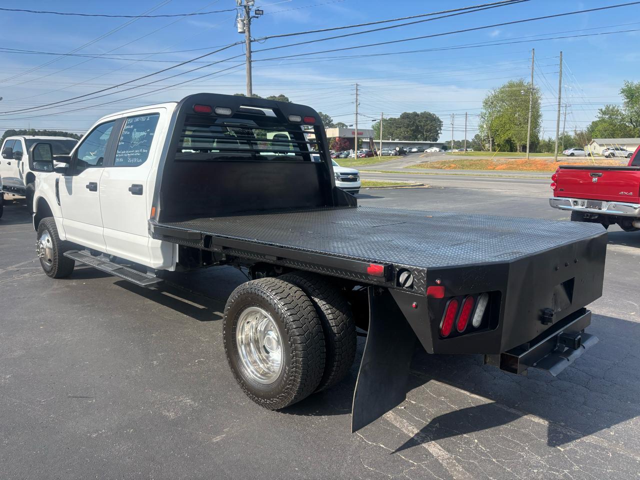 Ford Super Duty F-350 DRW XL 4WD Crew Cab 179" WB 60" CA 2021