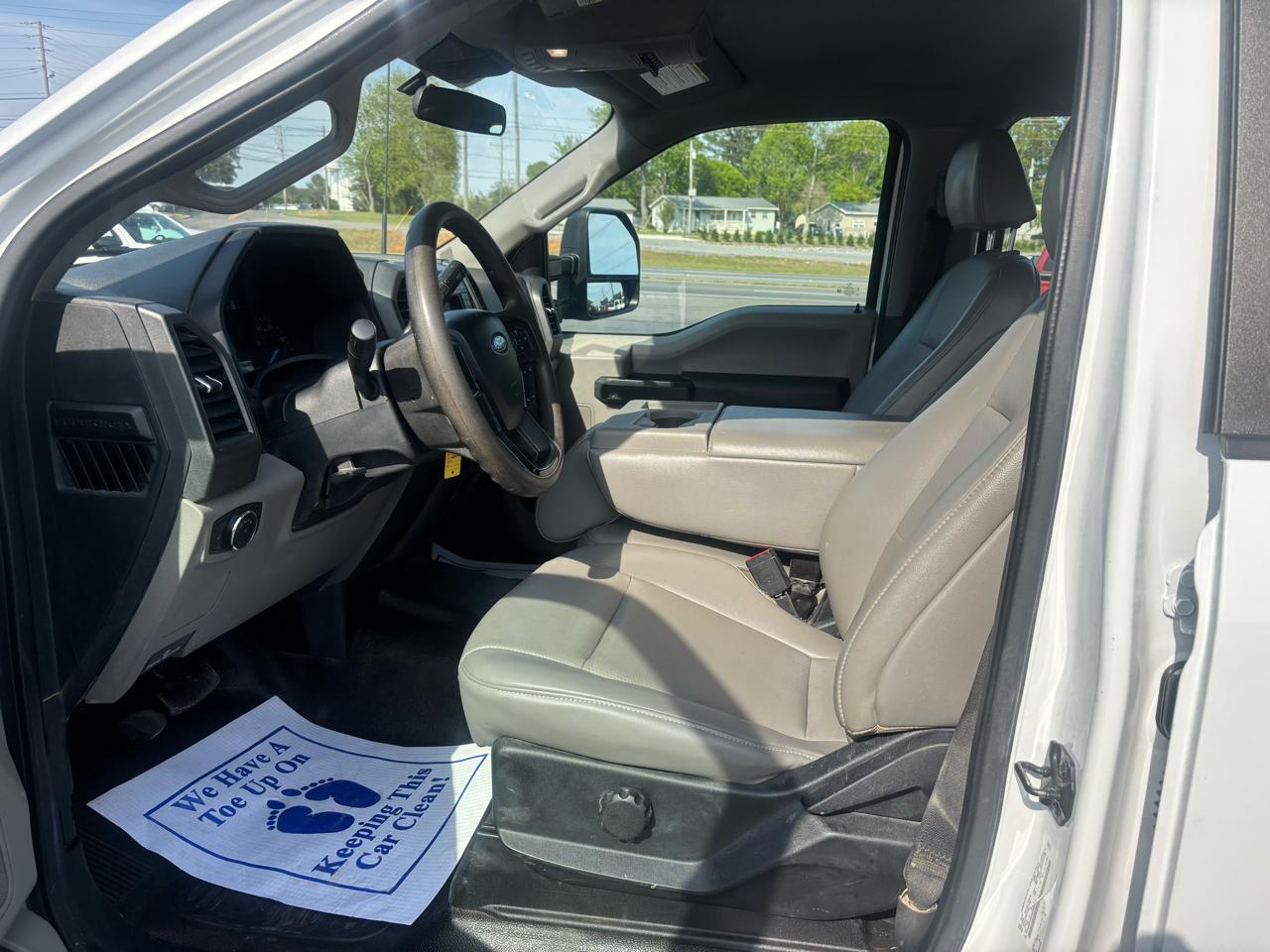 Ford Super Duty F-350 DRW XL 4WD Crew Cab 179" WB 60" CA 2021